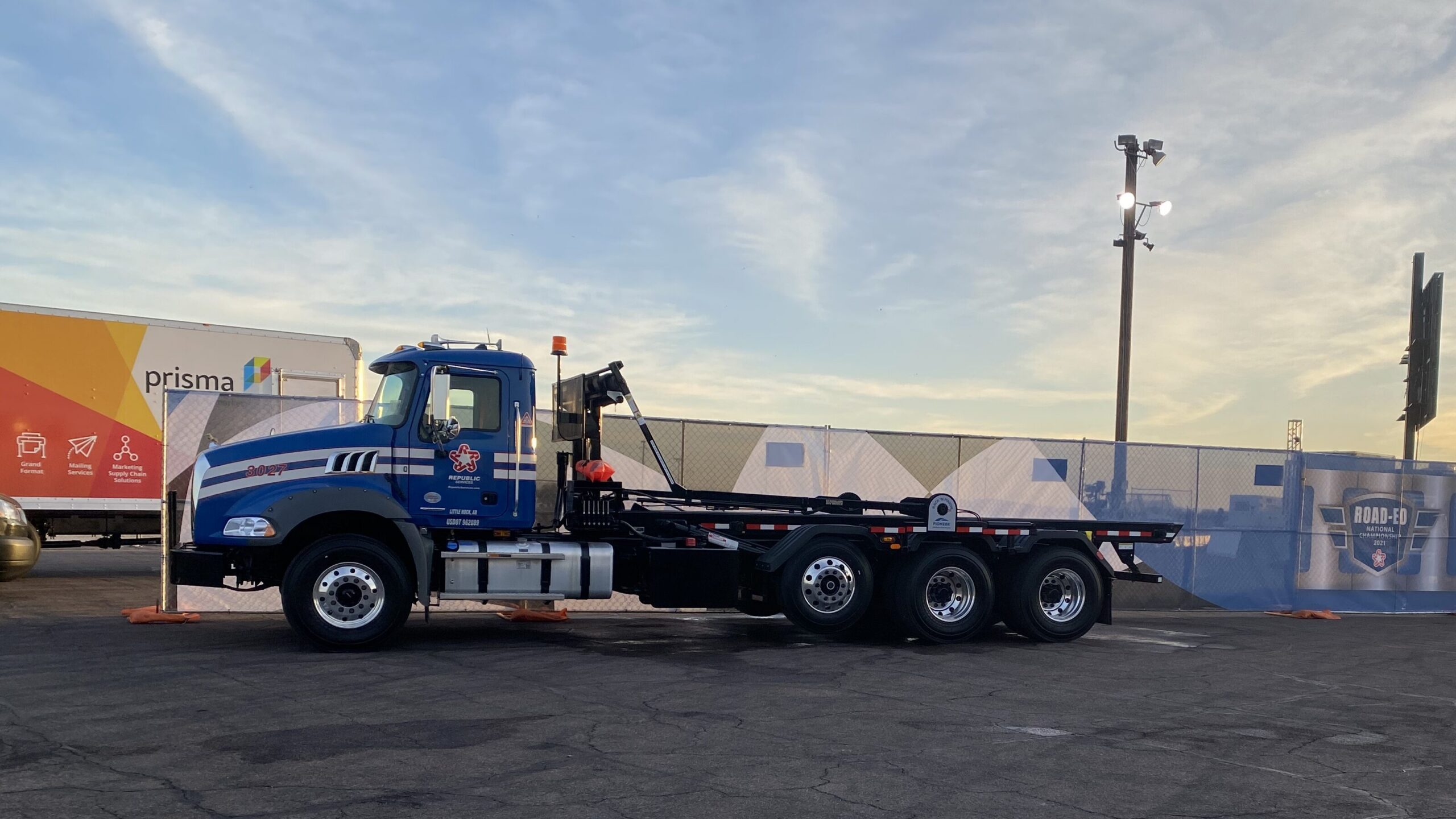 republic services truck
